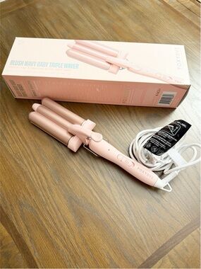FOXYBAE Blush Wavy Baby Triple Waver - Pink
